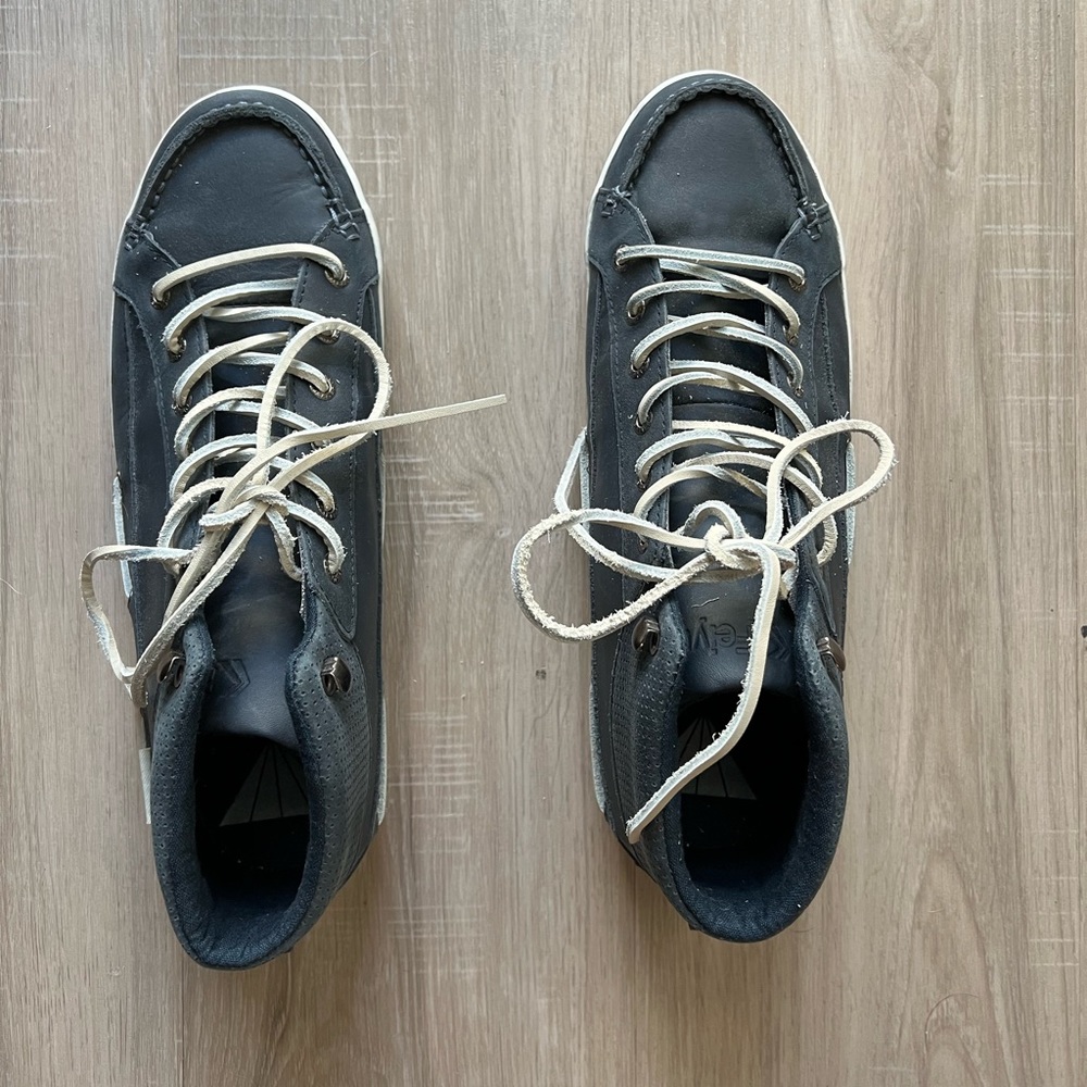 Navy Feiyue sneakers with white leather laces. Size 44. 10.5 in US size.